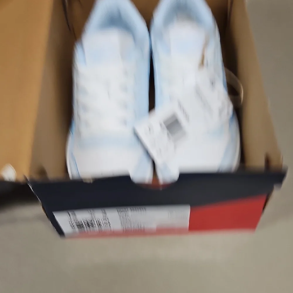 Reebok Kids Sneakers in White and Light Blue - Picture 10 of 11